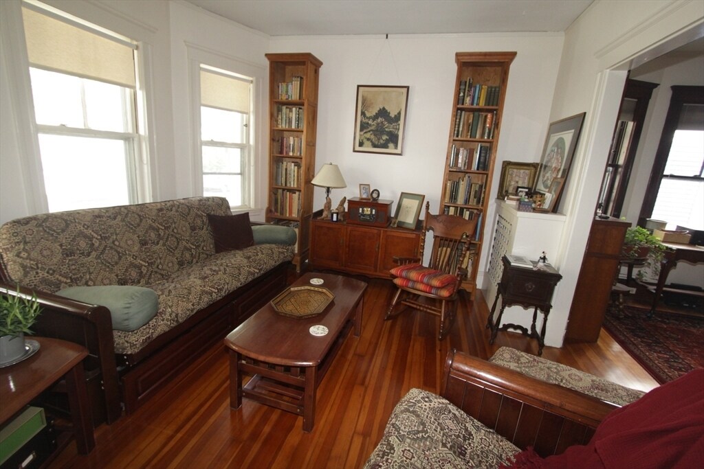 10 Whitman St in Somerville, MA - Building Photo