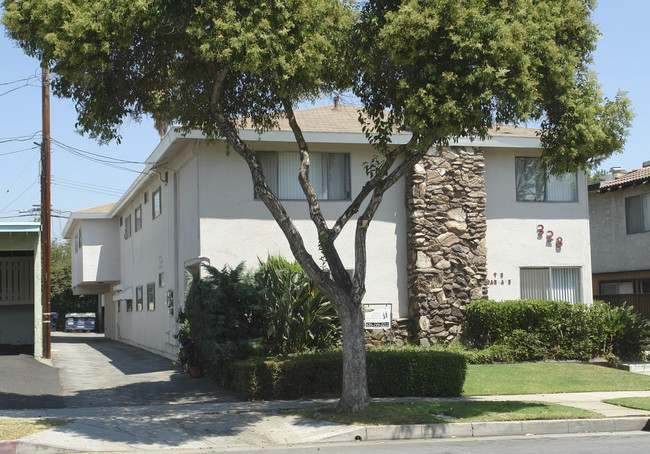 328 N 1st St in Alhambra, CA - Foto de edificio - Building Photo