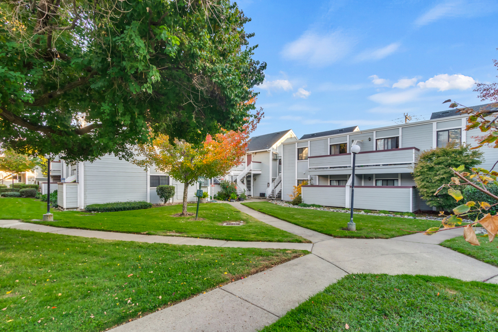 7405 Auburn Oaks Ct, Unit D in Citrus Heights, CA - Building Photo