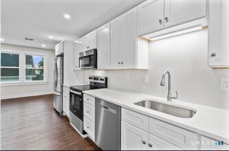 57 E Main St in Branford, CT - Building Photo - Building Photo