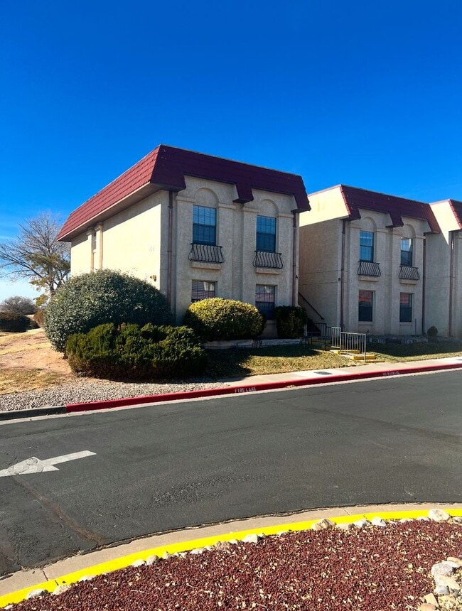 825 Country Club Dr SE in Rio Rancho, NM - Building Photo - Building Photo