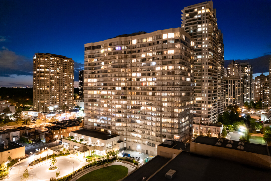 Rodeo Walk in Toronto, ON - Building Photo