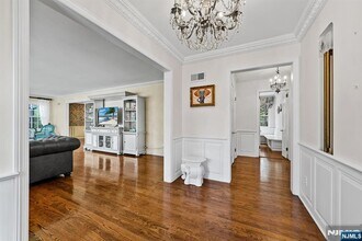 328 W Ridgewood Ave in Ridgewood, NJ - Building Photo - Building Photo