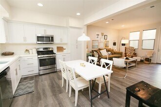 213 Royal Glen in Escondido, CA - Building Photo - Building Photo