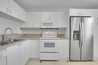 315 NW 36th Ave in Deerfield Beach, FL - Building Photo - Building Photo