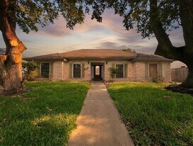 7914 Candle Ln in Houston, TX - Building Photo