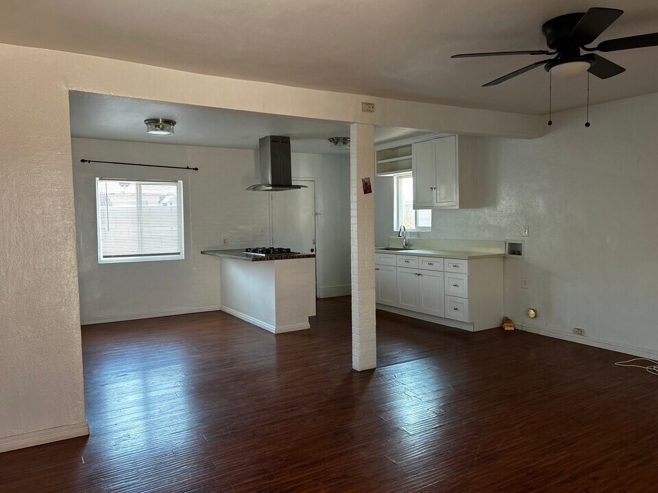 2813 N Santa Fe Ave in Compton, CA - Building Photo