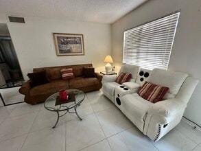 1051 Forrest Nelson Blvd in Port Charlotte, FL - Building Photo - Building Photo