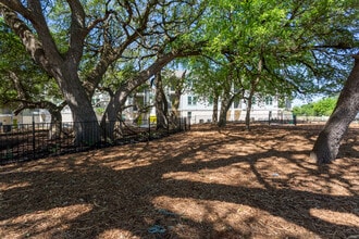 Trailside Oaks Apartments in Leander, TX - Building Photo - Building Photo