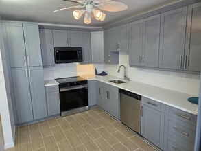 5730 Fernley Dr E in West Palm Beach, FL - Building Photo - Building Photo