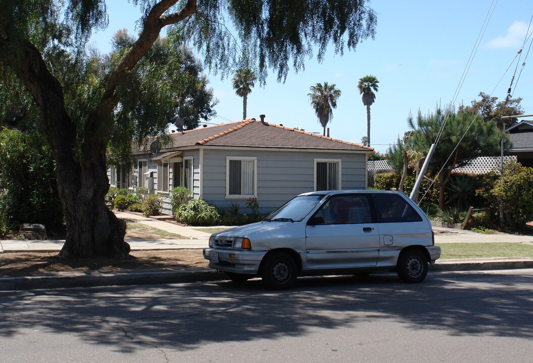 1617-1623 Hornblend St in San Diego, CA - Building Photo