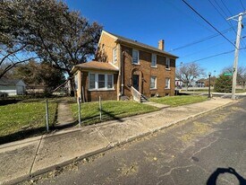 2215 N Wisconsin Ave in Peoria, IL - Building Photo