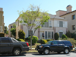 140 S Reeves Dr in Beverly Hills, CA - Foto de edificio - Building Photo