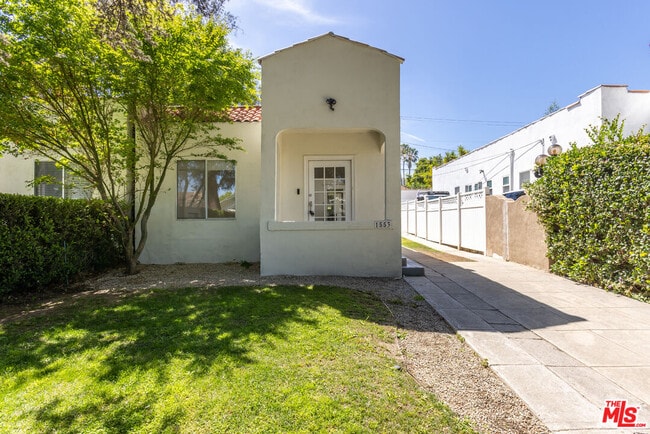 1553 N Stanley Ave in Los Angeles, CA - Building Photo - Building Photo