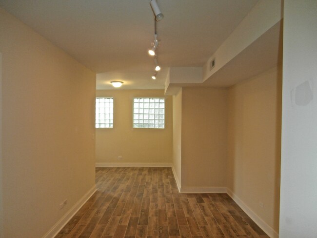 5001 N Sawyer Ave in Chicago, IL - Building Photo - Building Photo