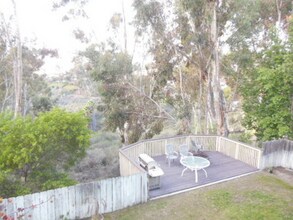 13322 Sparren Ave in San Diego, CA - Foto de edificio - Building Photo