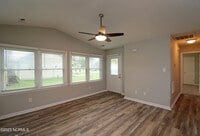 498 Hemlock Dr photo'