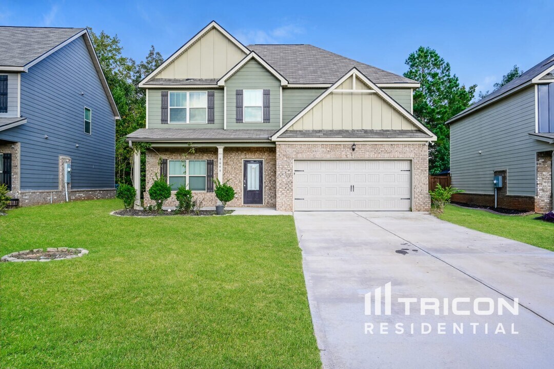9046 Holder Rd in Locust Grove, GA - Building Photo