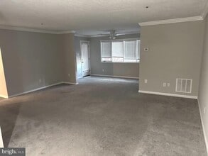 8 Russell Ave in Gaithersburg, MD - Building Photo - Building Photo