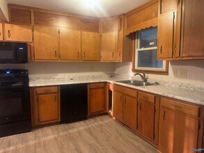 3009 Fairacres Rd SW in Huntsville, AL - Building Photo - Building Photo