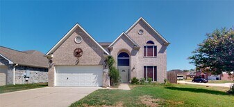 21499 Pleasant Forest Dr in Porter, TX - Building Photo