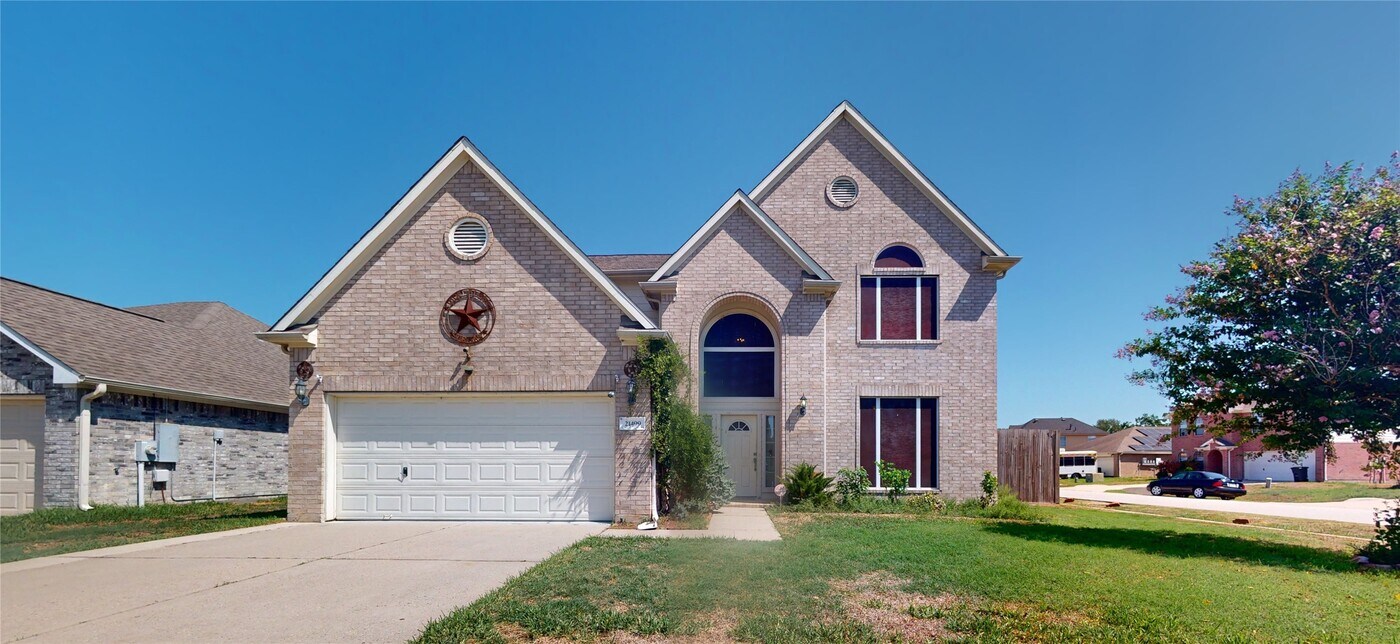 21499 Pleasant Forest Dr in Porter, TX - Building Photo