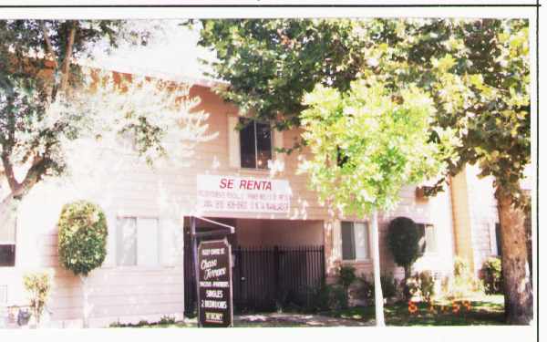 Chase Terrace Apartments in North Hills, CA - Foto de edificio