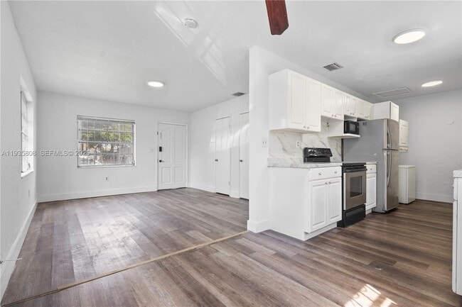 4201 NW 25th Ave in Miami, FL - Building Photo - Building Photo