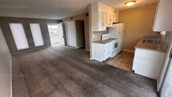 6716 W Par Ln in Wichita, KS - Building Photo