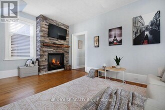 21 Sussex St N in Kawartha Lakes, ON - Building Photo - Building Photo