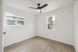306 E E 40TH 1/2 in Houston, TX - Building Photo - Building Photo