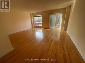 16 Pilkington Dr in Toronto, ON - Building Photo - Building Photo