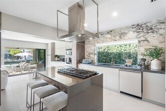 7810 Hawthorne Ave in Miami Beach, FL - Foto de edificio - Building Photo