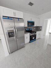 2488 SW 6th Ct in Fort Lauderdale, FL - Building Photo - Building Photo