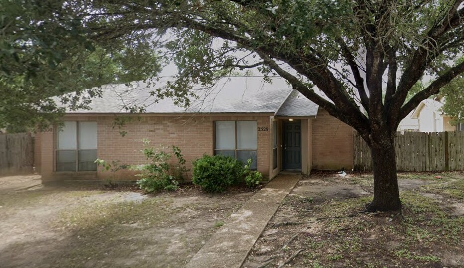 2529 Cypress Dr in College Station, TX - Building Photo