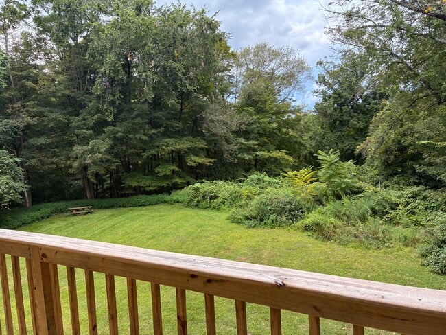 508 Plain Hill Rd, Unit B4 in Norwich, CT - Building Photo - Building Photo