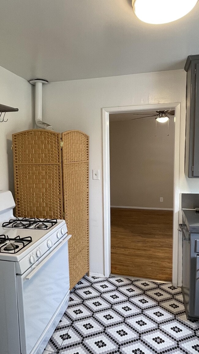 2453 Silver Lake Blvd in Los Angeles, CA - Building Photo - Building Photo