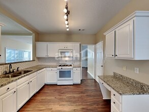 212 Ashland Dr in Woodstock, GA - Building Photo - Building Photo