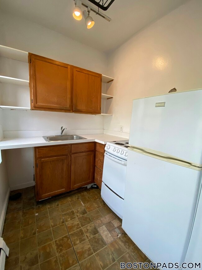 63 S Huntington Ave in Boston, MA - Building Photo - Building Photo