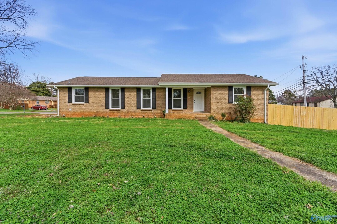 400 Harolds Dr NW in Huntsville, AL - Building Photo