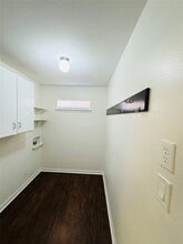 8406 Foxwood Ln in Dallas, TX - Building Photo - Building Photo