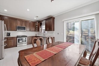 203 Tallwood Ln in Dunellen, NJ - Foto de edificio - Building Photo