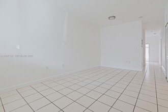 1663 SE 27th Dr, Unit 105 in Homestead, FL - Foto de edificio - Building Photo