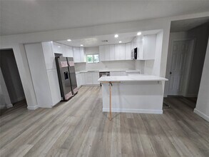 10470 Alcott Dr in Houston, TX - Building Photo - Building Photo