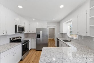 527 Wilson Farm Rd in Gastonia, NC - Foto de edificio - Building Photo