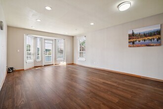 3622 14th Ave W, Unit 201 in Seattle, WA - Building Photo - Building Photo