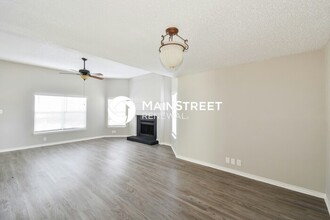 5750 Spring Sun in San Antonio, TX - Building Photo - Building Photo