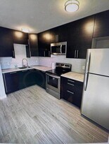 1329 NE 5th Ave, Unit 4 in Fort Lauderdale, FL - Building Photo