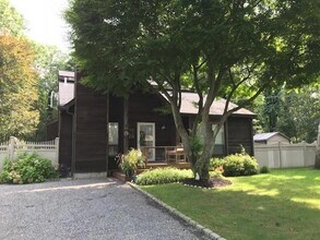 131 Lewis Rd in East Quogue, NY - Building Photo - Building Photo