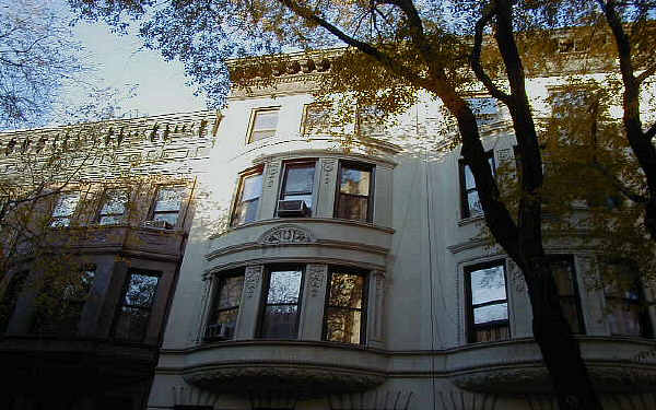 15 W 95th St in New York, NY - Building Photo